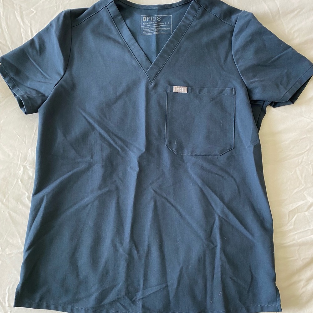 Figs Dark Harbor One Pocket Women’s Scrub Top